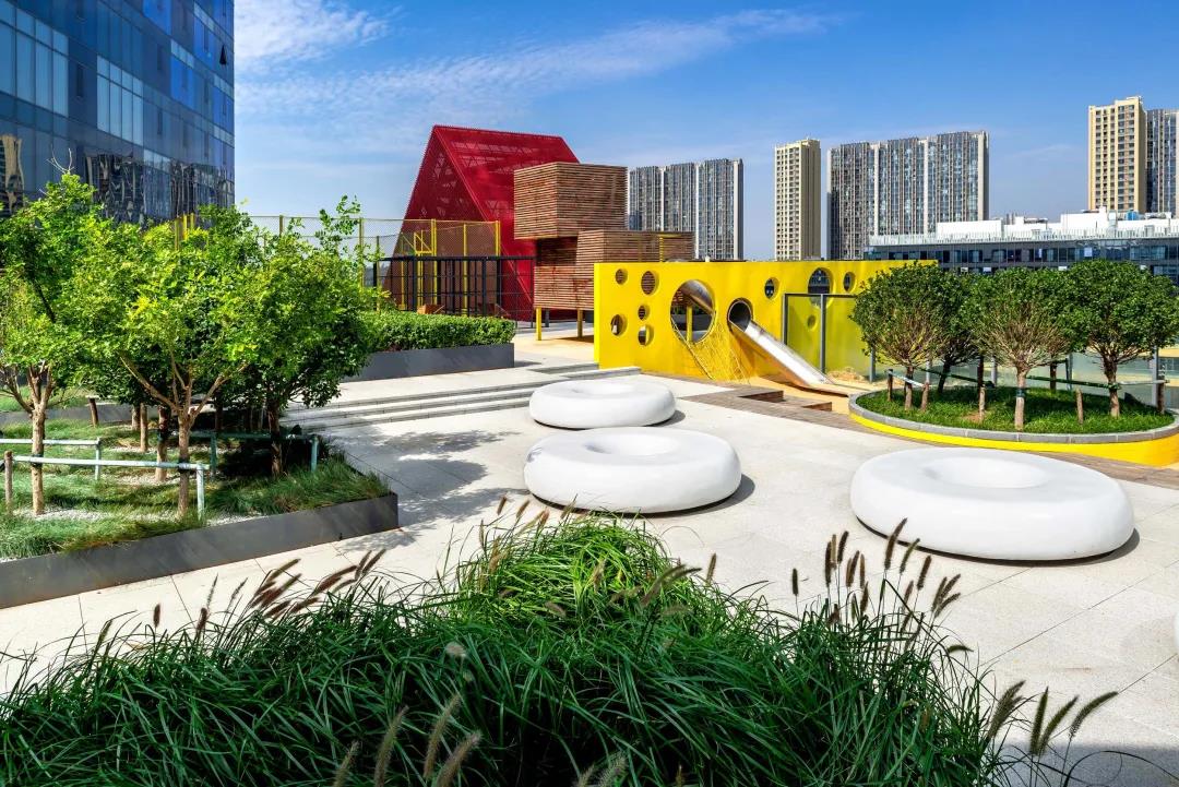 北京大兴新城绿色公园，直接从建筑处延伸出的景观3.jpg