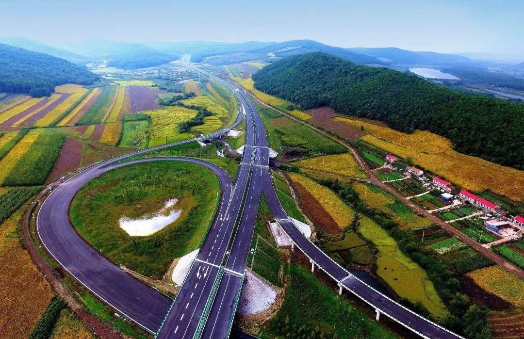 高速、省道、农村公路齐头并进，山西建设畅通“大动脉”.jpg