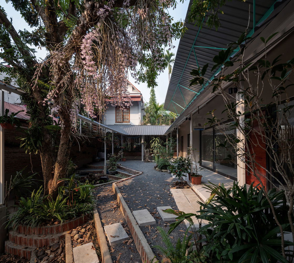 越南P.O.M住宅 ，让每个空间都与公共花园相连.jpg