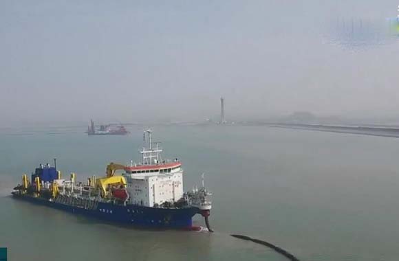 假期建设不间断，连云港30万吨级航道二期工程提前完成节点目标.jpg