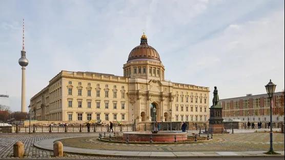 德国皇宫重建为洪堡论坛博物馆，新旧建筑的完美结合.jpg