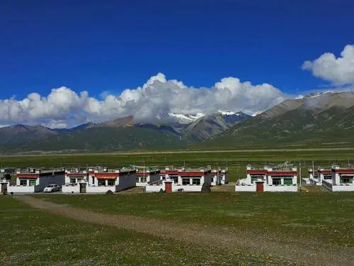 西藏住建有成就：让39.97万户重点对象住上安全房!.jpg