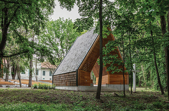 匈牙利法蒂玛圣母圣殿，木材结构的小教堂.jpg