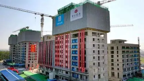 缓解超大城市住房供需矛盾的新尝试，北京最大的集体土地租赁房项目封顶.jpg