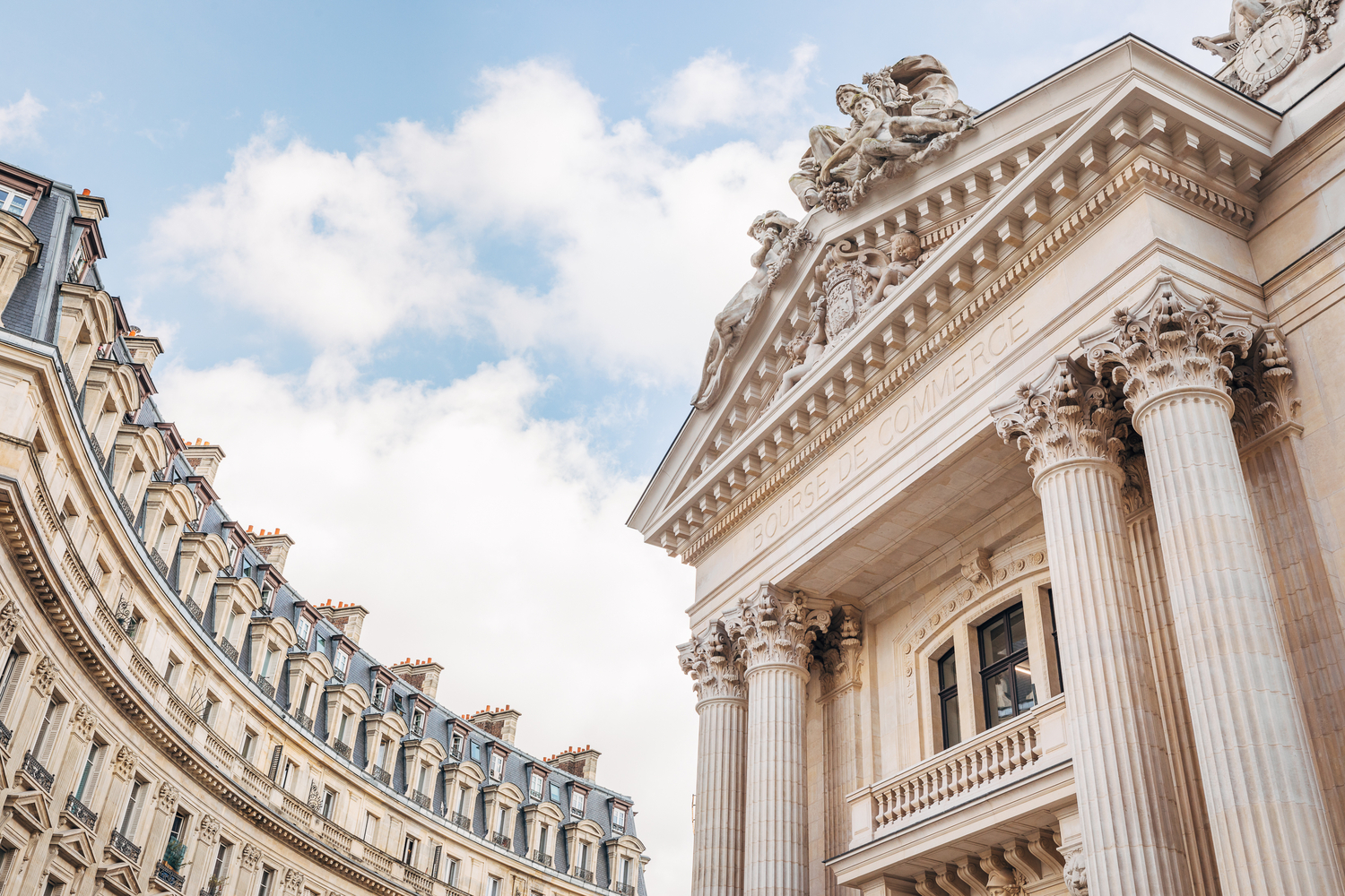 巴黎第一个独立柱建筑进行修缮更新，在历史经典范式上诠释现代元素.jpg