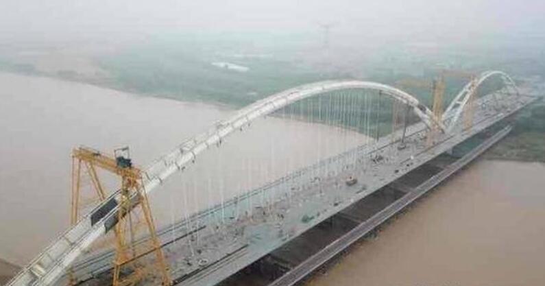 4分钟就能跨过黄河，齐鲁黄河大桥吊索再创世界纪录.jpg