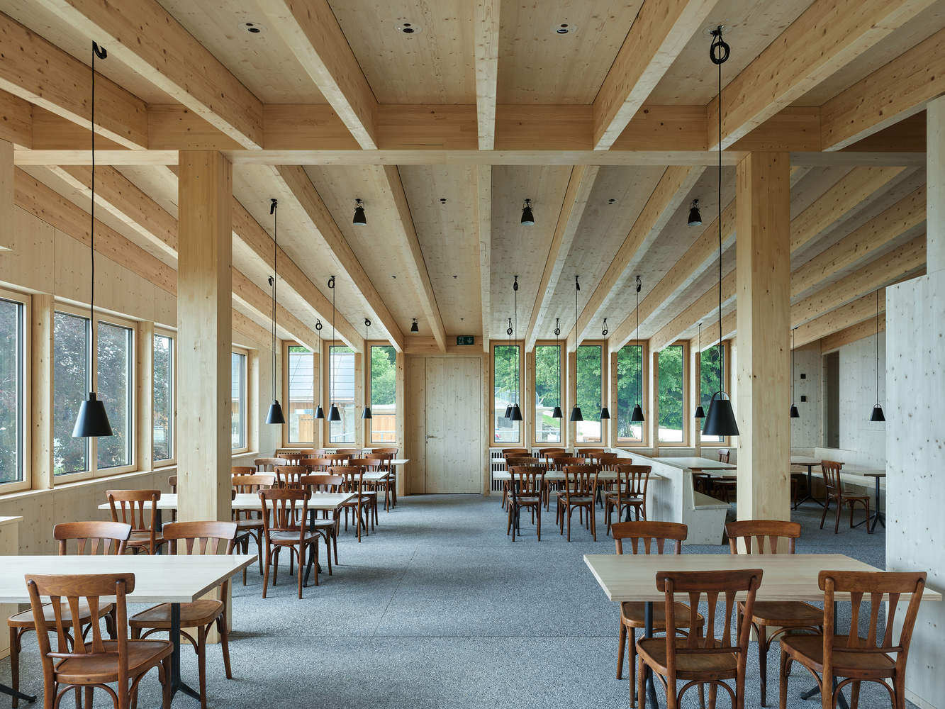 瑞士木屋餐厅，采用生态材料、本地工艺的绿色建筑 　　.jpg