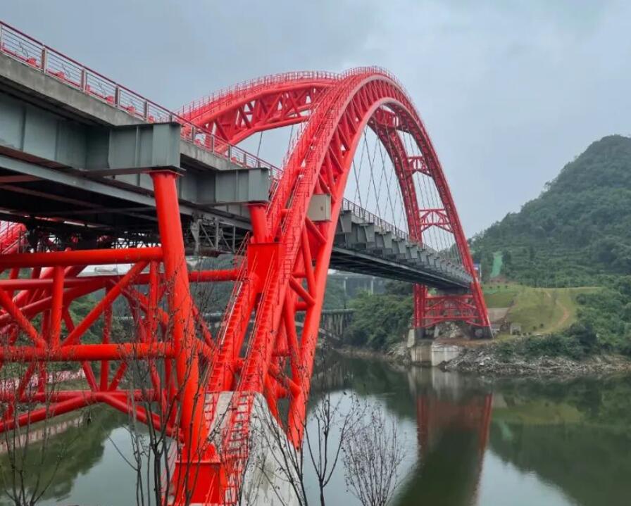 贵州首座“提篮”式公路桥梁通车，红枫湖上一道靓丽的风景