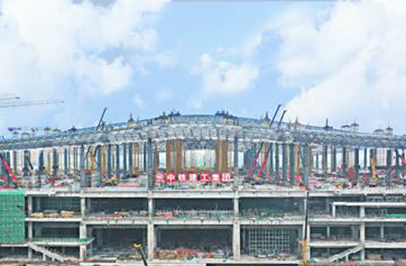 杭州西站万吨“钢帽子”提前升顶，打造新一代高铁站房的标杆之作.jpg