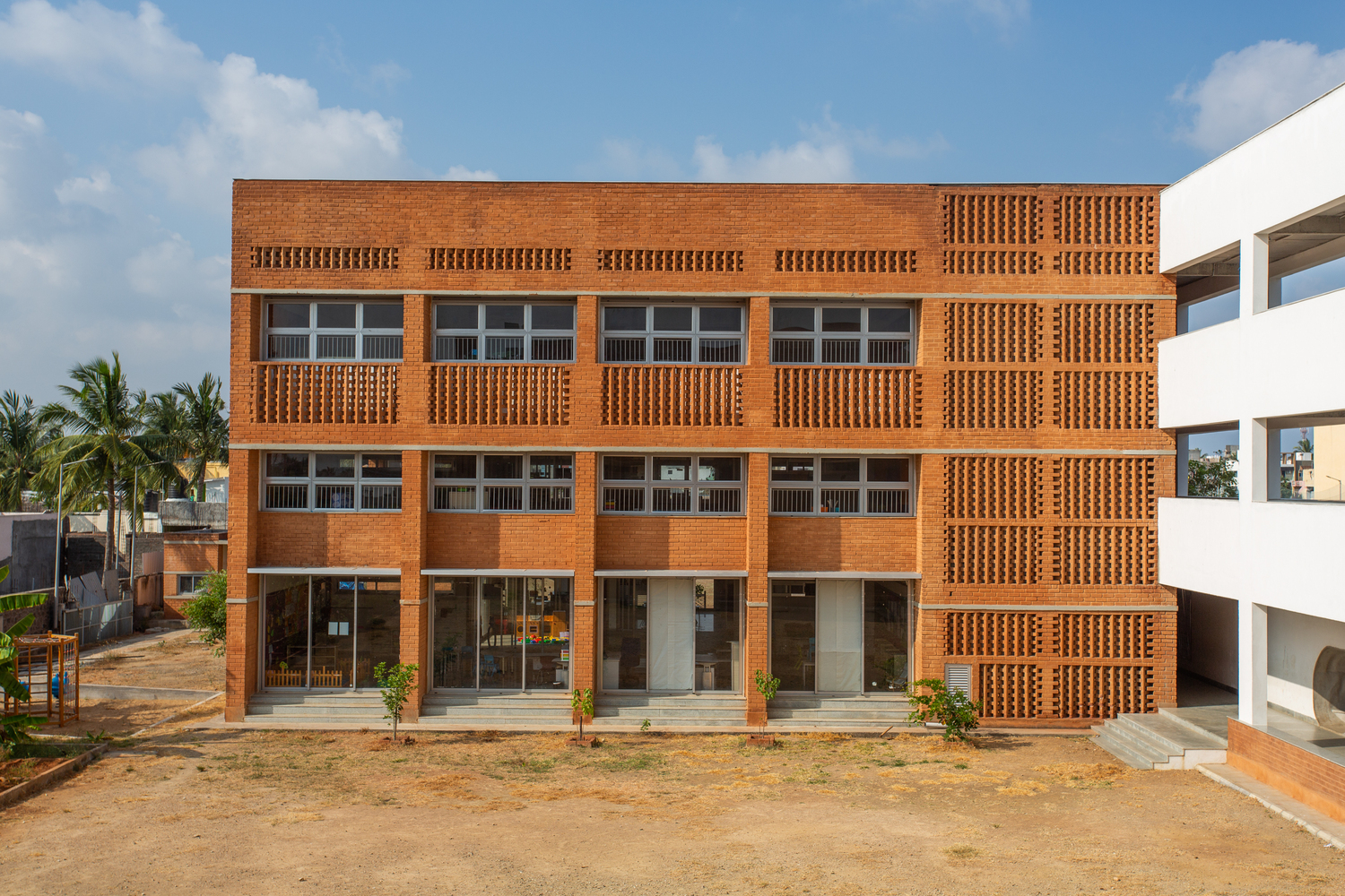 印度这所国际学校，设计保证本建筑的环境友好性及可持续性.jpg
