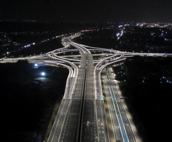 京港澳高速沿线又一互通立交正式通车，国内最大的单体组合式立交.jpg