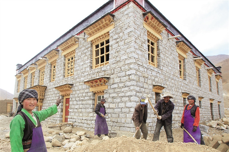 西藏保障群众住房安全，升级改造农牧民住房结构.jpg