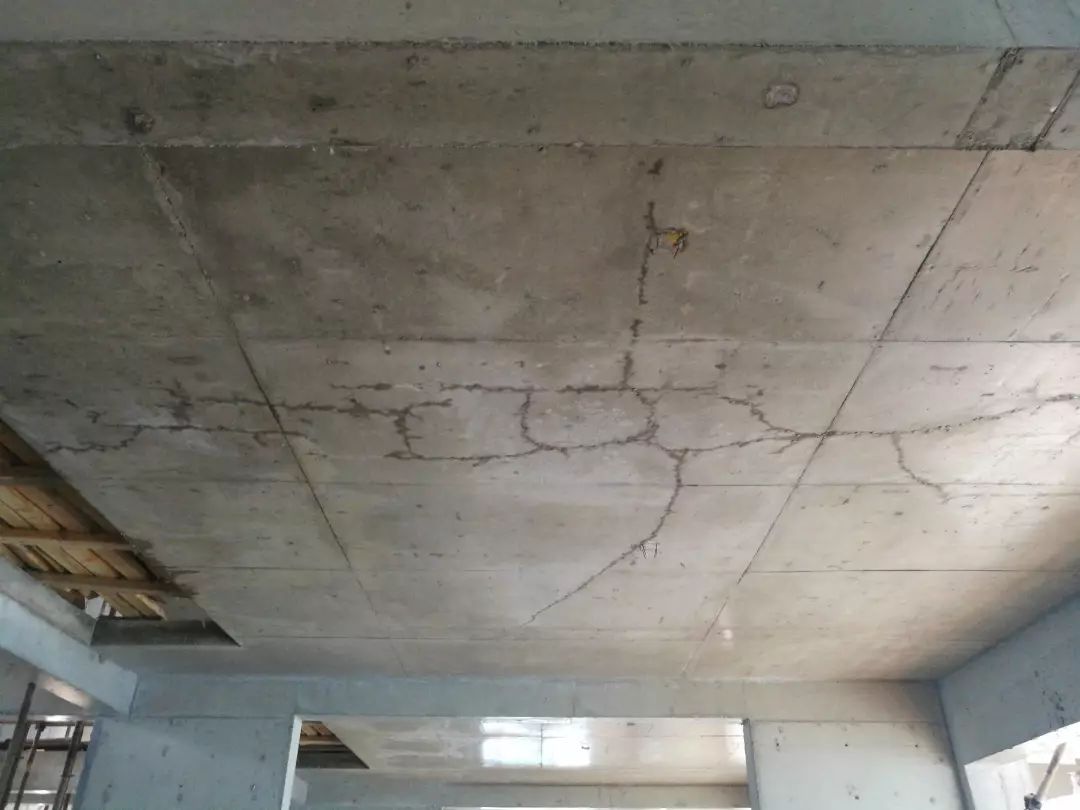 建筑工程施工实例:住宅现浇板裂缝产生的防治过程