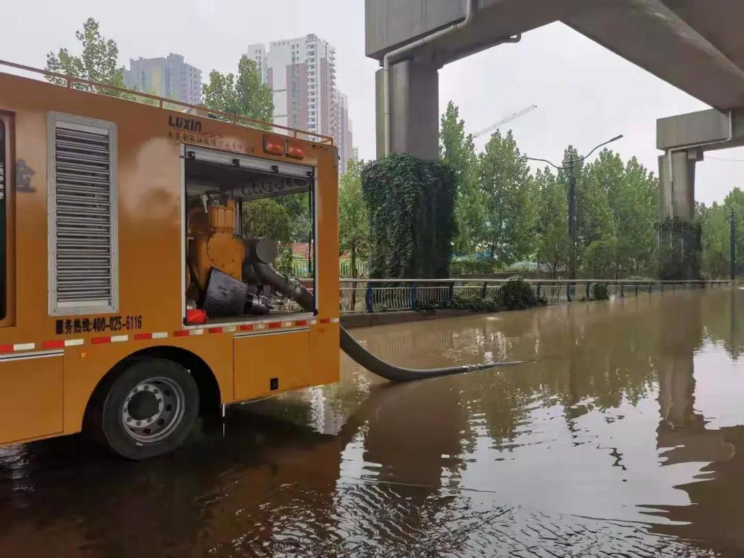 指导城市供排水、加快桥涵隧洞退水，各地驰援河南抢险工作