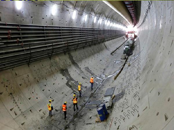 隧道施工中，盾构法施工隧道的纵向受力分析.jpg