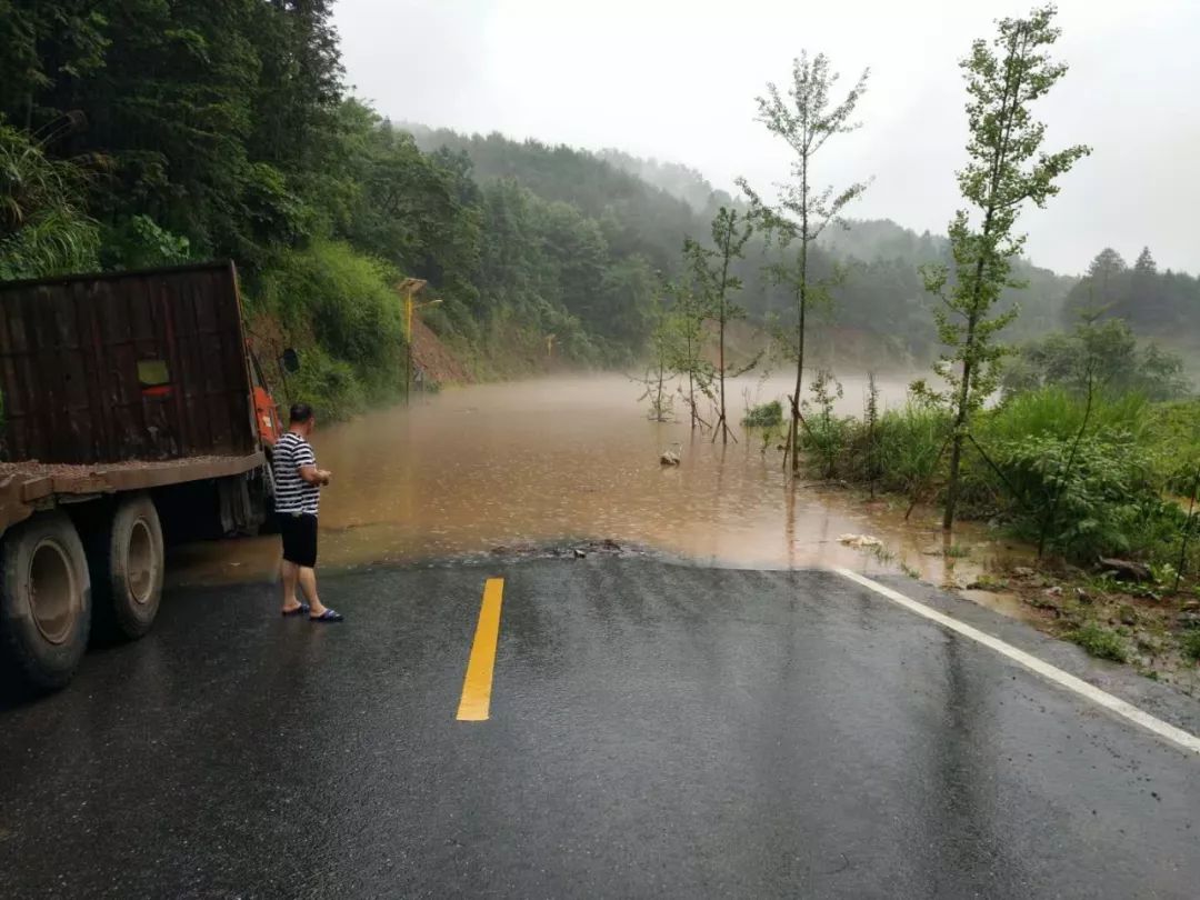 台风“烟花”来袭，公路防汛养护知识要知道.jpg