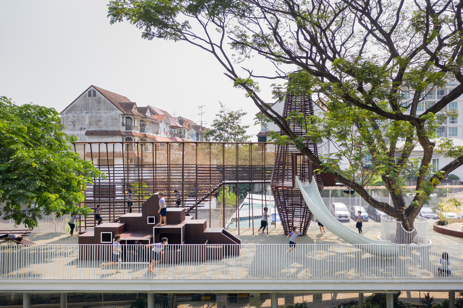 泰国Thawsi游乐场，在设计中最大程度地提高与自然的联系.jpg
