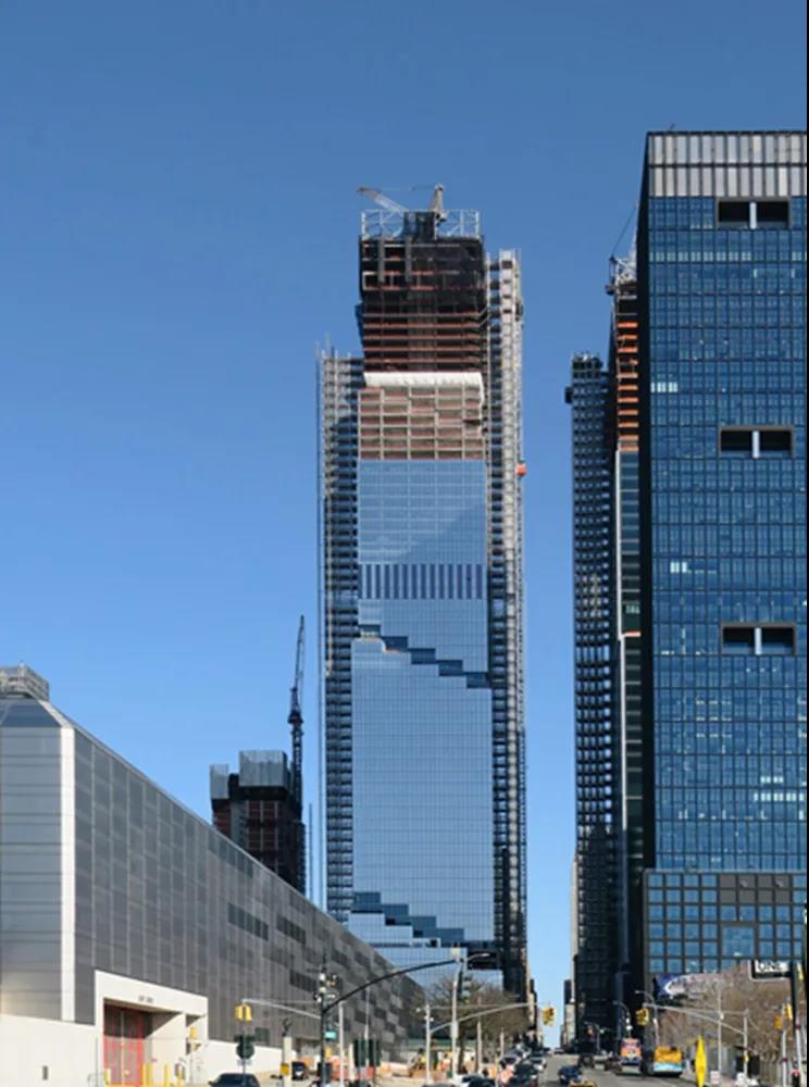 超高层摩天大楼正在成形，“螺旋大楼”建造进行时1.jpg