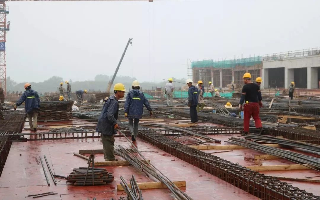 雨期施工21种安全防护措施，让您的工地安全顺利度过雨期.jpg