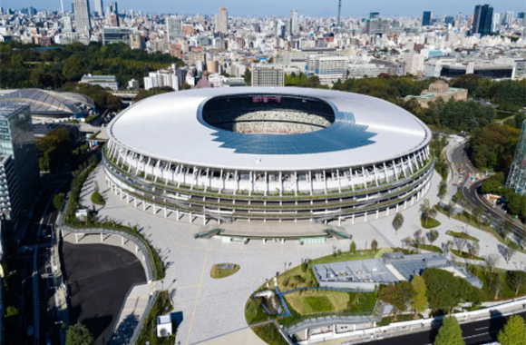 日本新国家体育场，外观与多层“屋檐”融为一体