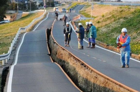 为什么地震后公路都是从中间裂开的呢?从抗震缝说起