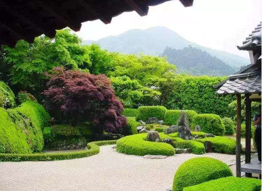 日本枯山水庭园赏析，“修剪式枯山水”赖久寺