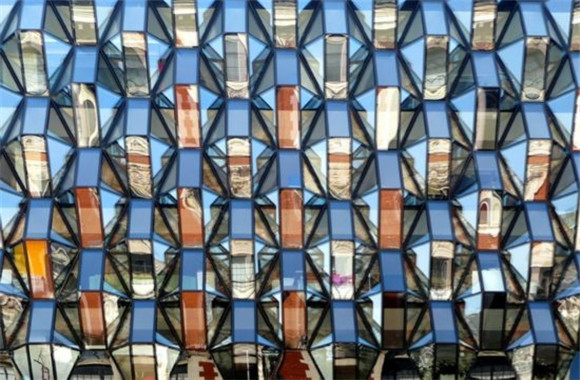 全球玻璃建筑-英国的反面建筑