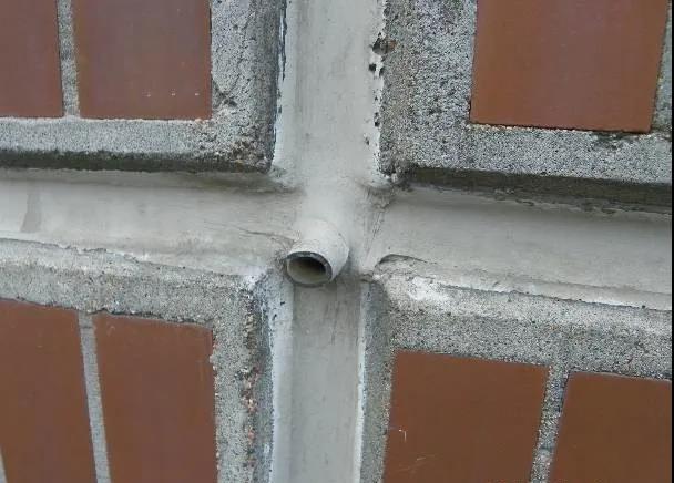 六,结语预制装饰构件可以集装饰面,保温于一体,工厂生产一次成型,省去