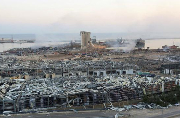 黎巴嫩爆炸，致使多处建筑和桥梁或坍塌.jpg