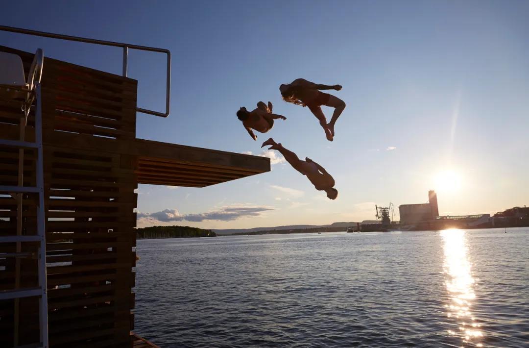 挪威开放式漂浮公园，分隔城市土地与浮动结构.jpg