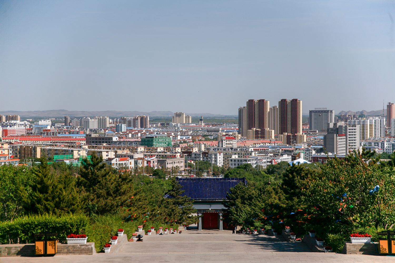 内蒙古乌兰浩特推进城市绿色发展，如何将城市“伤疤”变名片?.jpg