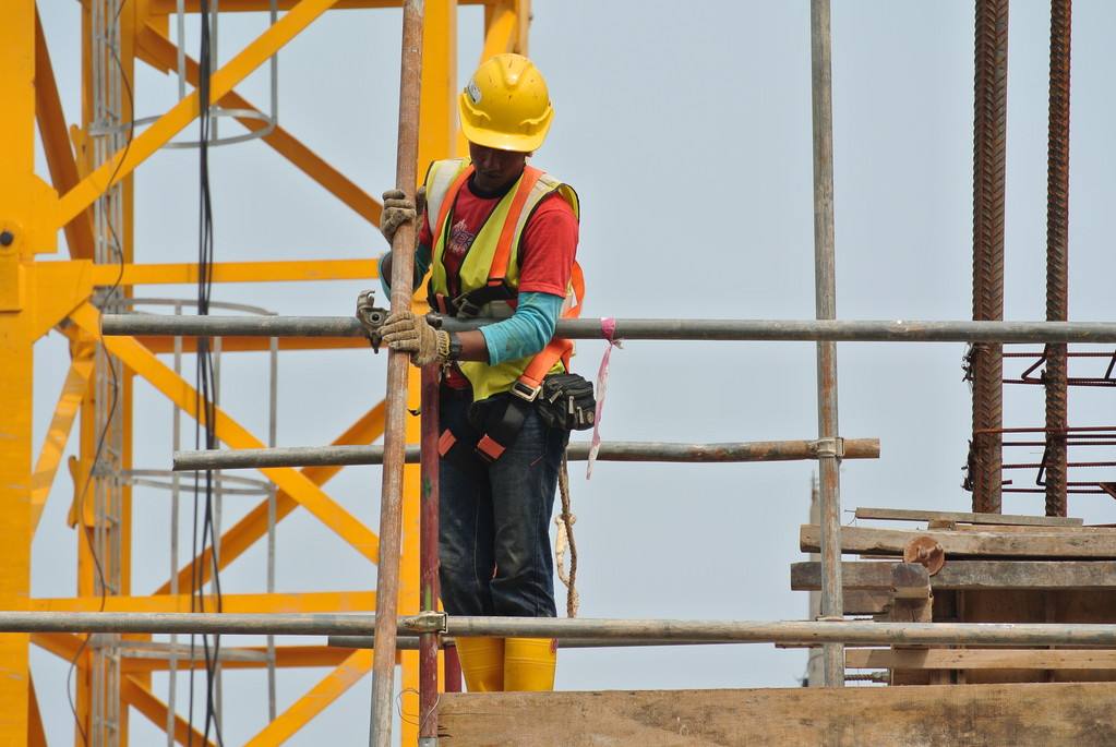为建筑工人系上“安全绳”，陕西省实施施工安全生产责任险.jpg