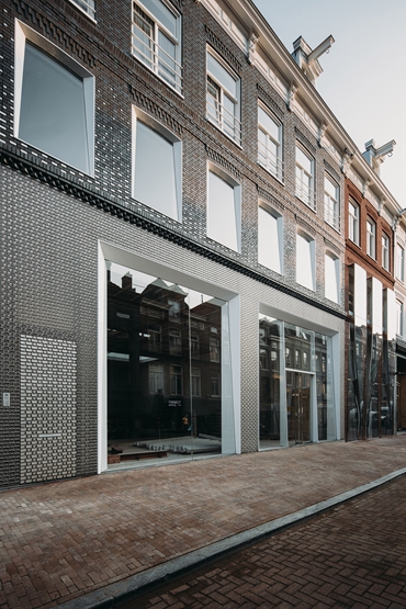 荷兰LV像素化立面，用不锈钢和玻璃制成的砖.jpg