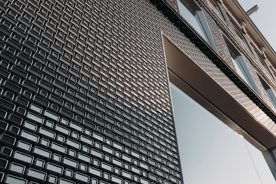 荷兰LV像素化立面，用不锈钢和玻璃制成的砖.jpg