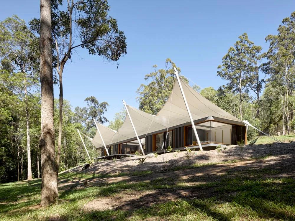 澳大利亚帐篷房子，与自然为邻的诗意居所.jpg
