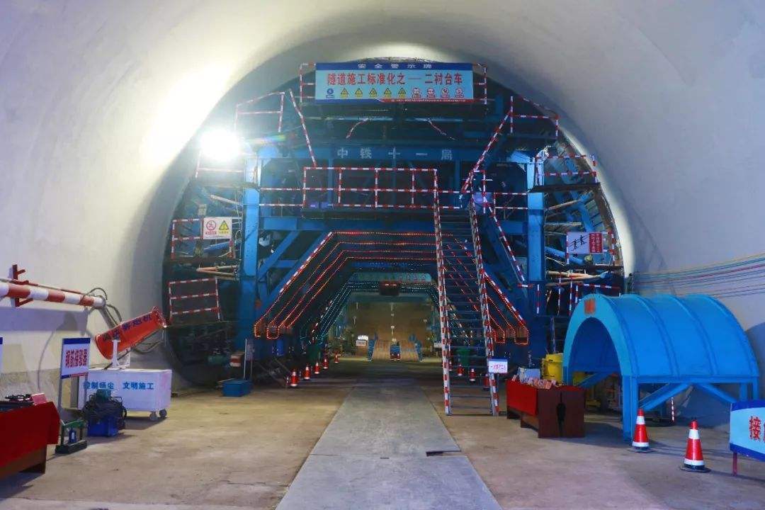 浅埋偏压隧道施工常用的处理方法——洞内处理措施.jpg