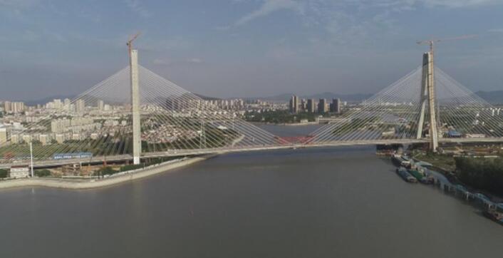 安徽巢湖大桥今日实现合龙，巢湖上的首座超千米大桥.jpg