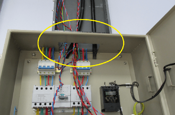预防漏电或短路事故，配电箱与桥架如何连接？.png