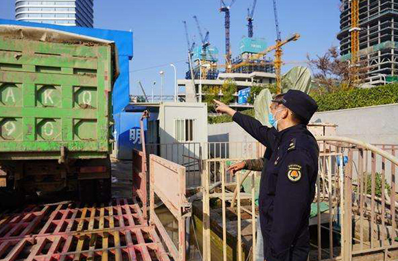 实行一车一运单，北京严查建筑垃圾类违法行为.jpg