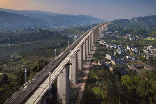 支持规划建设川藏铁路，中央财政力挺国家重点项目建设.jpg