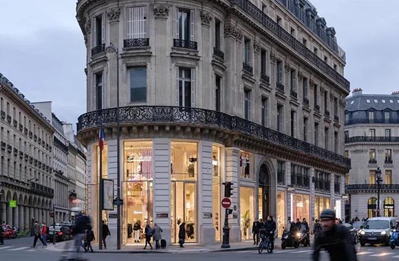 建筑改造后的巴黎内衣店，减少碳排放的绿色建筑.jpg