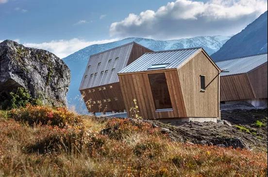 挪威冰川五边形小屋设计，诠释建筑应该服从自然.jpg