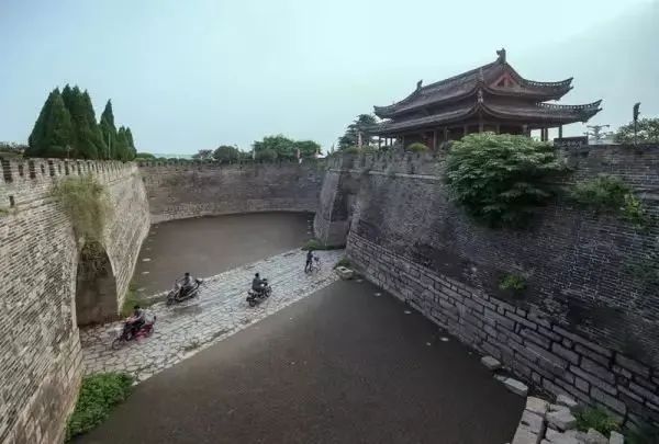 中外建筑界的“抗洪英雄”——寿县古城墙.jpg