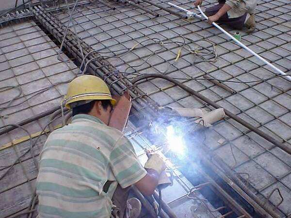 工程结构施工中，钢筋焊接时如何把控质量.jpg