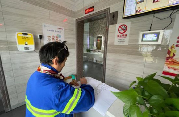 上海智慧公厕可自动报警系统，体现城市精细化管理.jpg