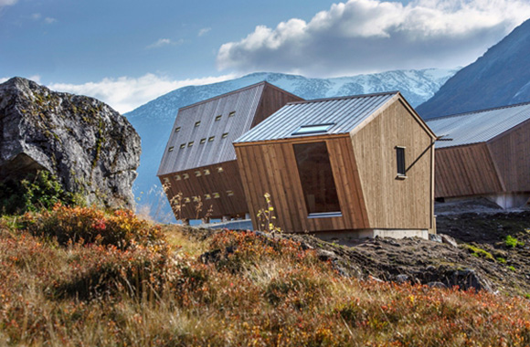 挪威冰川小屋，五边形设计抵抗暴风雪的侵袭.jpg