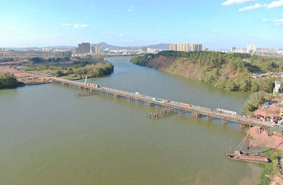 总投资约6.9亿元，赣州首座双层景观大桥主栈桥贯通.jpg