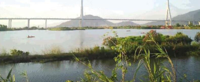 洪鹤大桥预计本月通车，世界最大跨度串联式斜拉桥.jpg