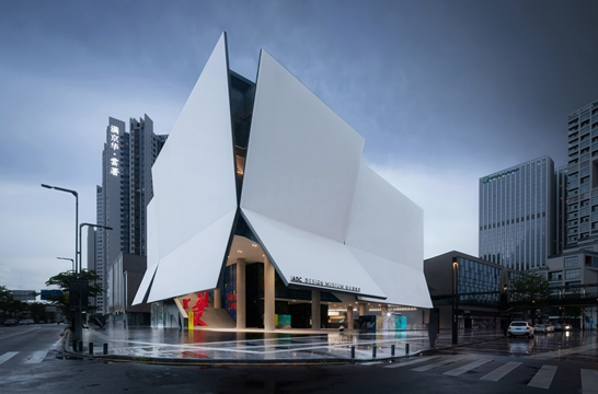 深圳设计博物馆运用折叠立面，“设计精神”的视觉表现.png