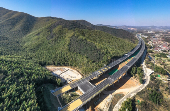 打造一条颜值生态景观路，江苏“十四五”首条高速公路通车.jpg